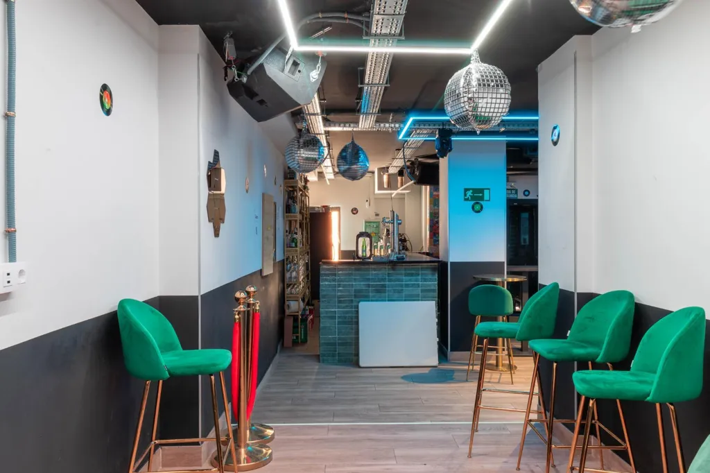 Stanze - Commercial Space with Hostelry License in Moratalaz