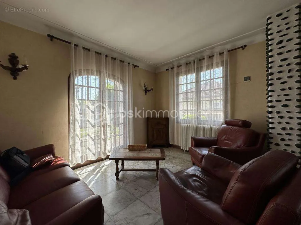 Elutuba - House with Terrace in Pau