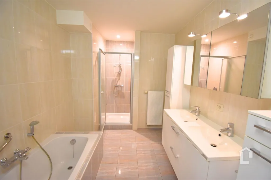 Bathrooms - Recent Apartment with Terrace in Nazareth-De Pinte