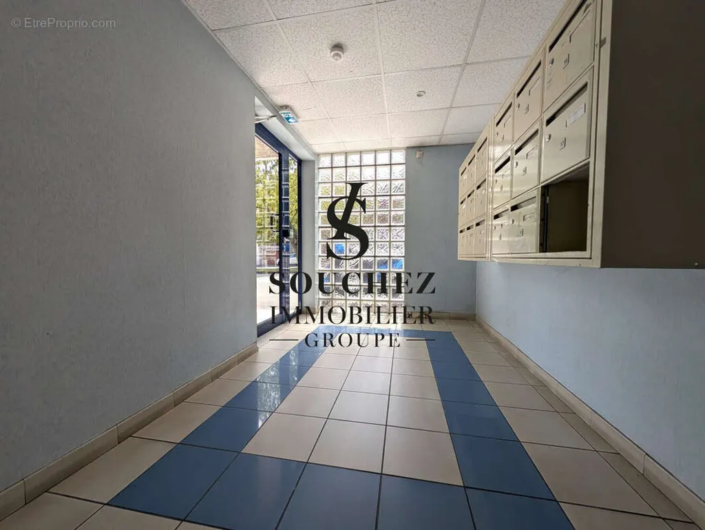 hallway_entrance