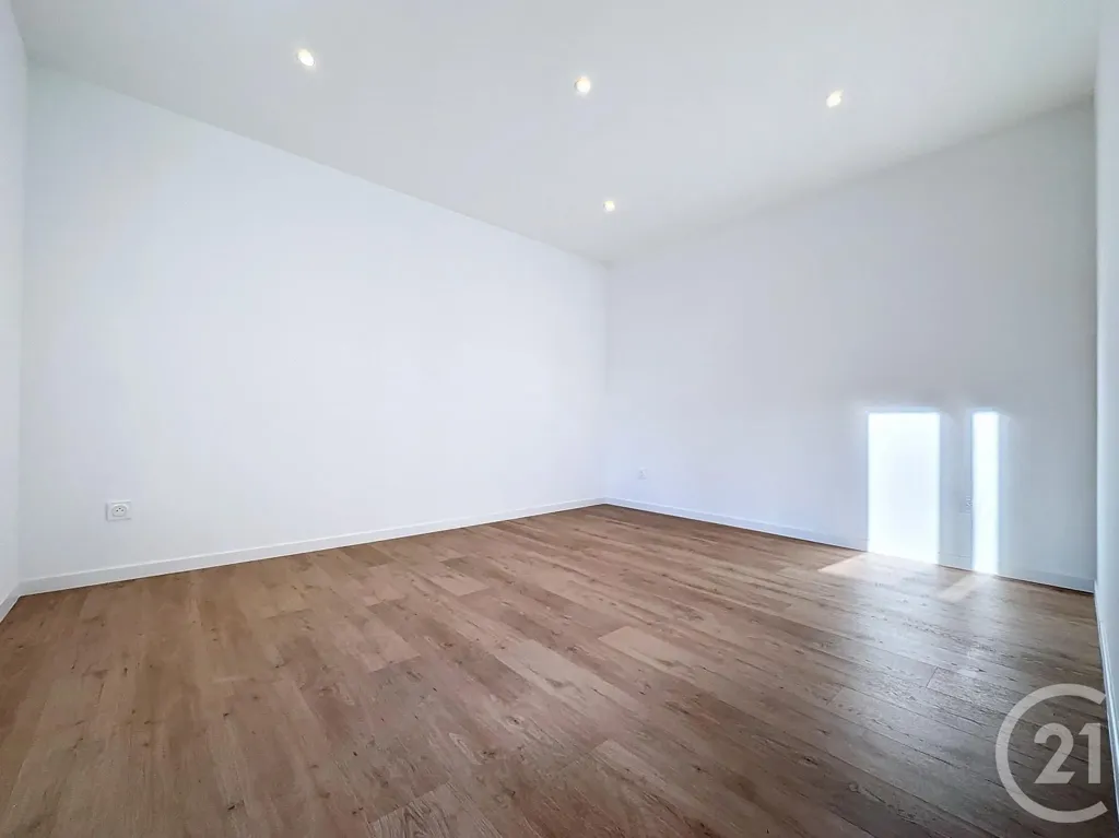 Rooms - Refurbished 5-Piece Apartment in Montbéliard