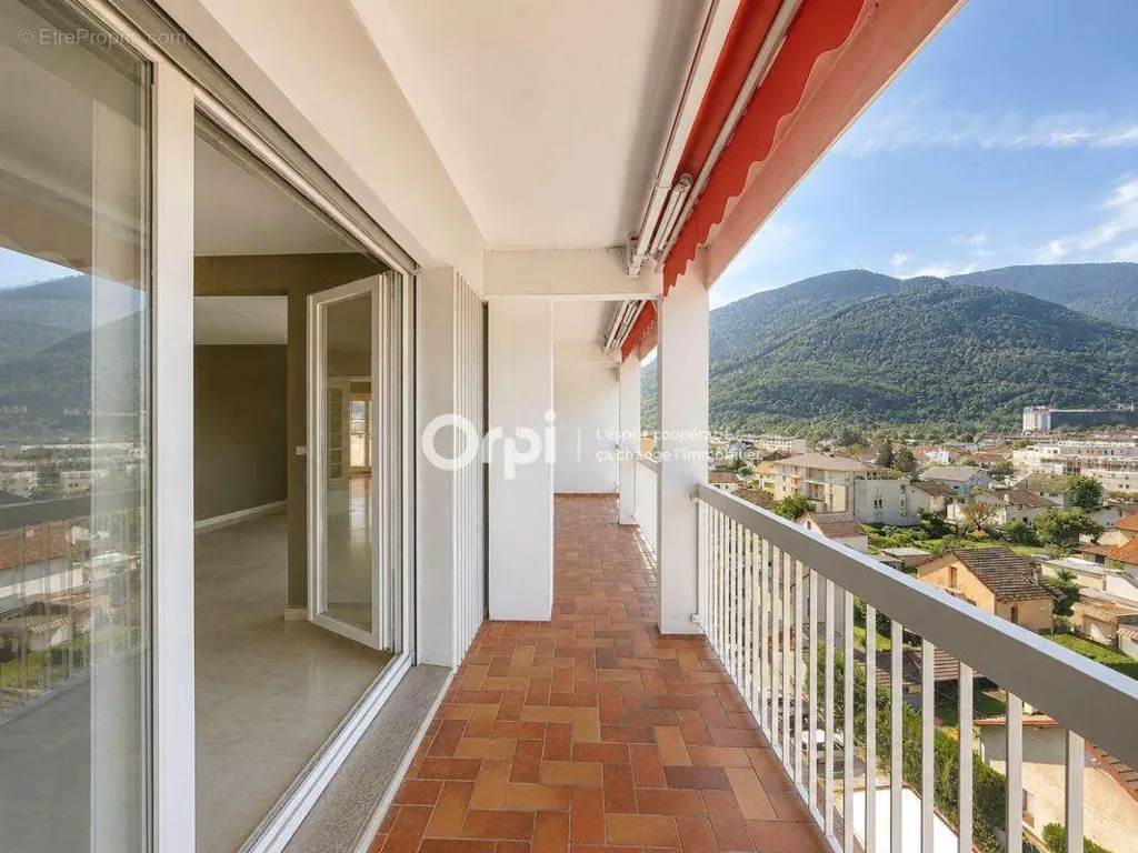 Balcon - Appartement Traversant avec Balcon à Albertville