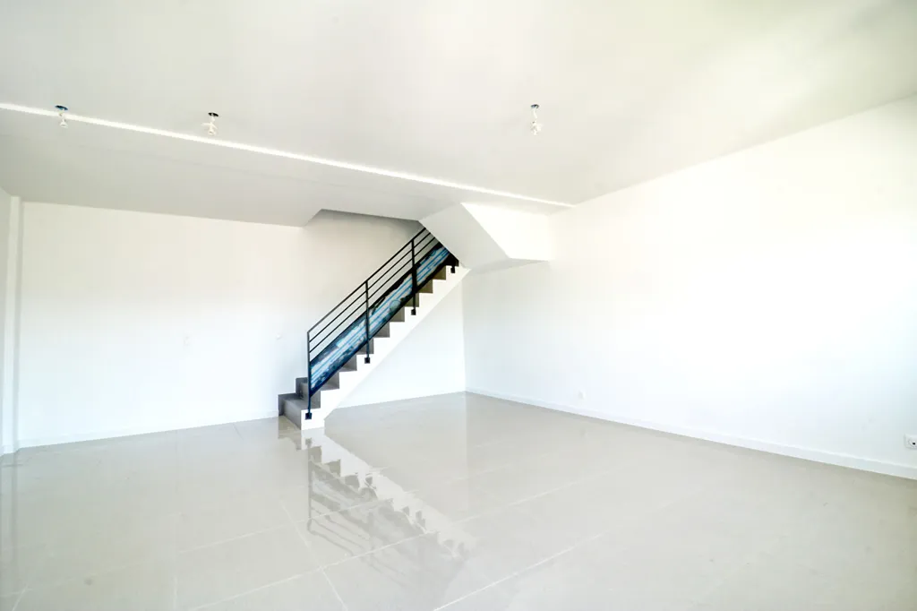 Rooms - Family Home with Balcony in Antony