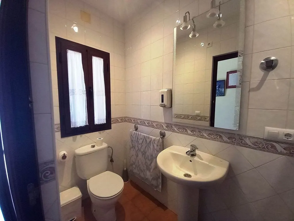 Salles de bain - Semi-detached House with Balcony in El Pedroso