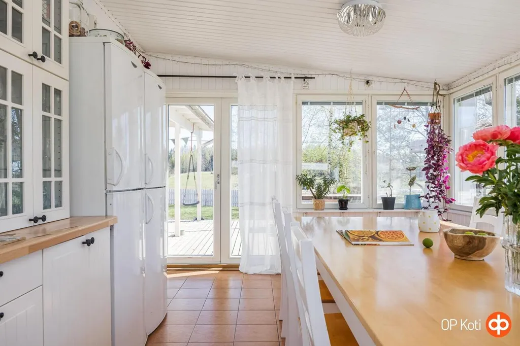 Söögituba - Spacious Detached House with Garden in Siuntio