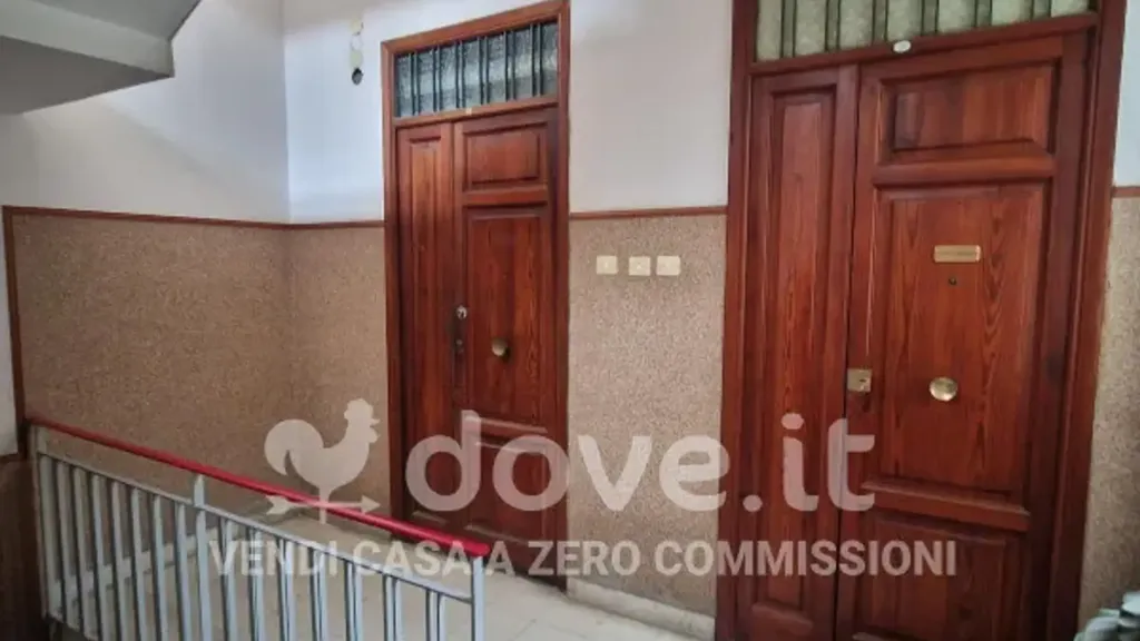 Esik - Three-Bedroom Apartment with Balcony in Messina
