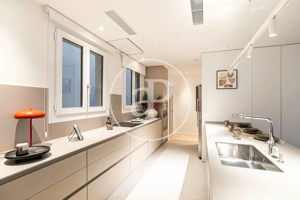 Cucina - Luxury 2-Bedroom Apartment in Eixample, Barcelona
