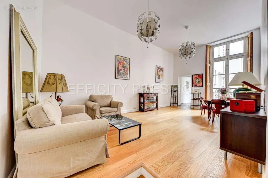 Soggiorno - 5-Piece Parisian Flat with High Ceilings