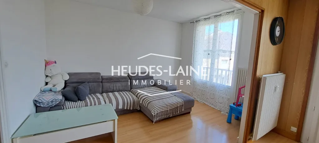 Bedrooms - 4-Bed Flat with Balcony in Pontorson
