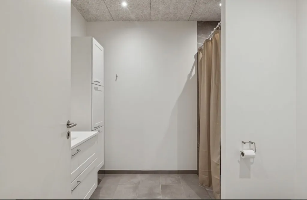 Vannitoad - Renovated Apartment with Balcony in Rie Centre