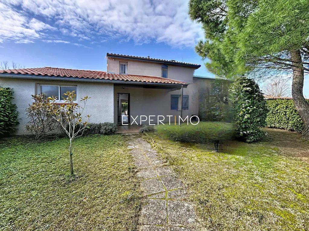 Villa avec Piscine et Terrasse à Montgiscard