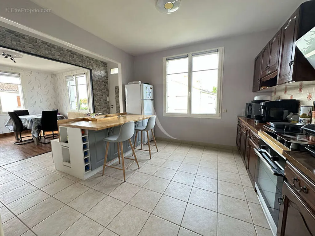 Cucina - 1965 House with Garden in Aizenay Centre