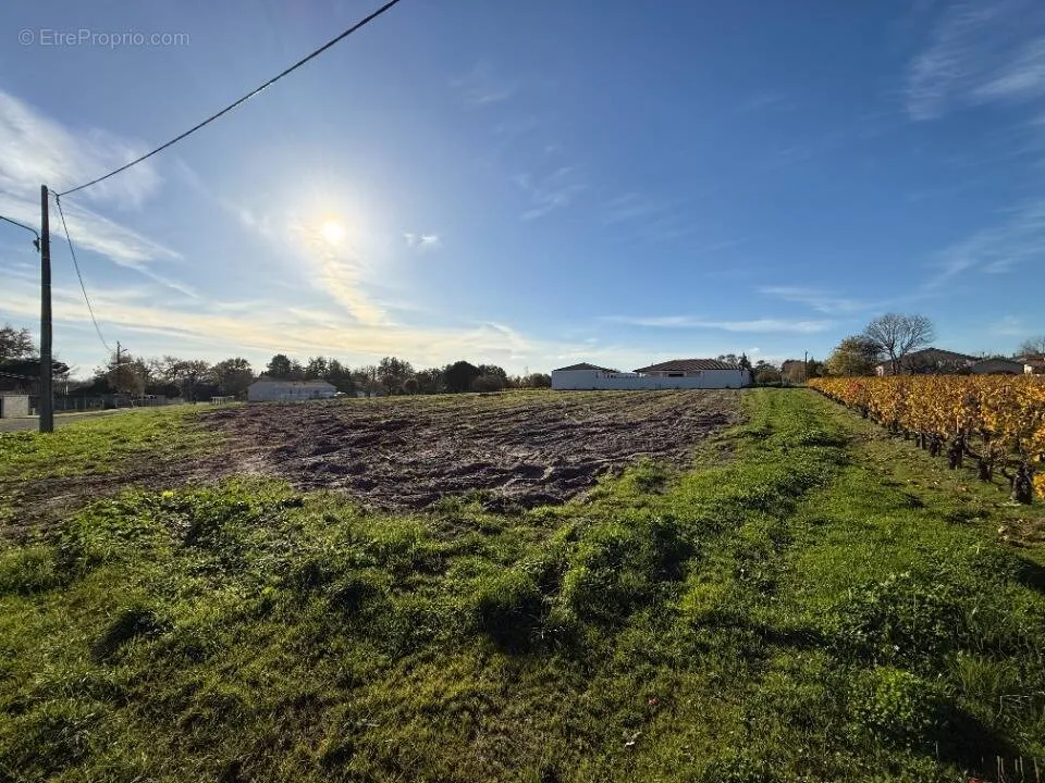 Aed - Buildable Plot with Garden in Cussac-Fort-Medoc