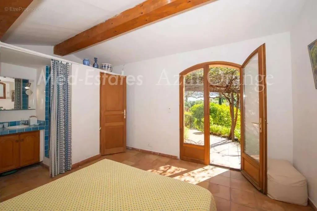 Chambres - Villa Luxueuse avec Vue Mer à Grimaud