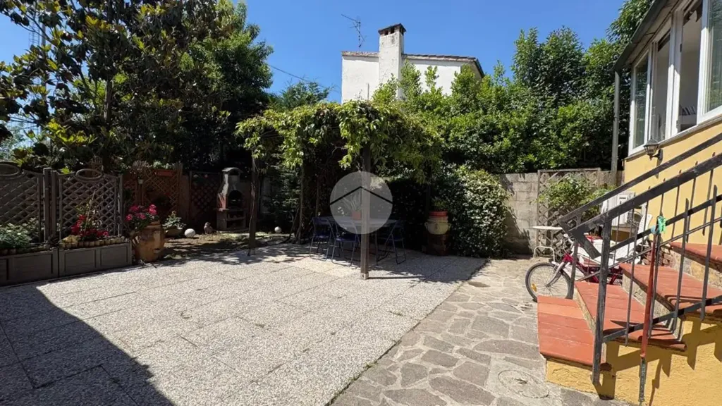 Aed - Ground Floor Trilocale with Garden in Florence