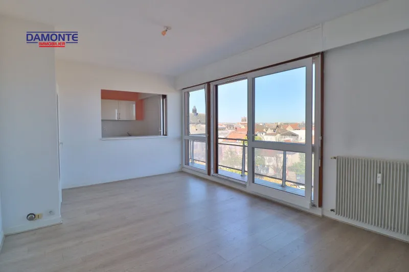 Pièces - Appartement avec Balcon au Centre de Troyes