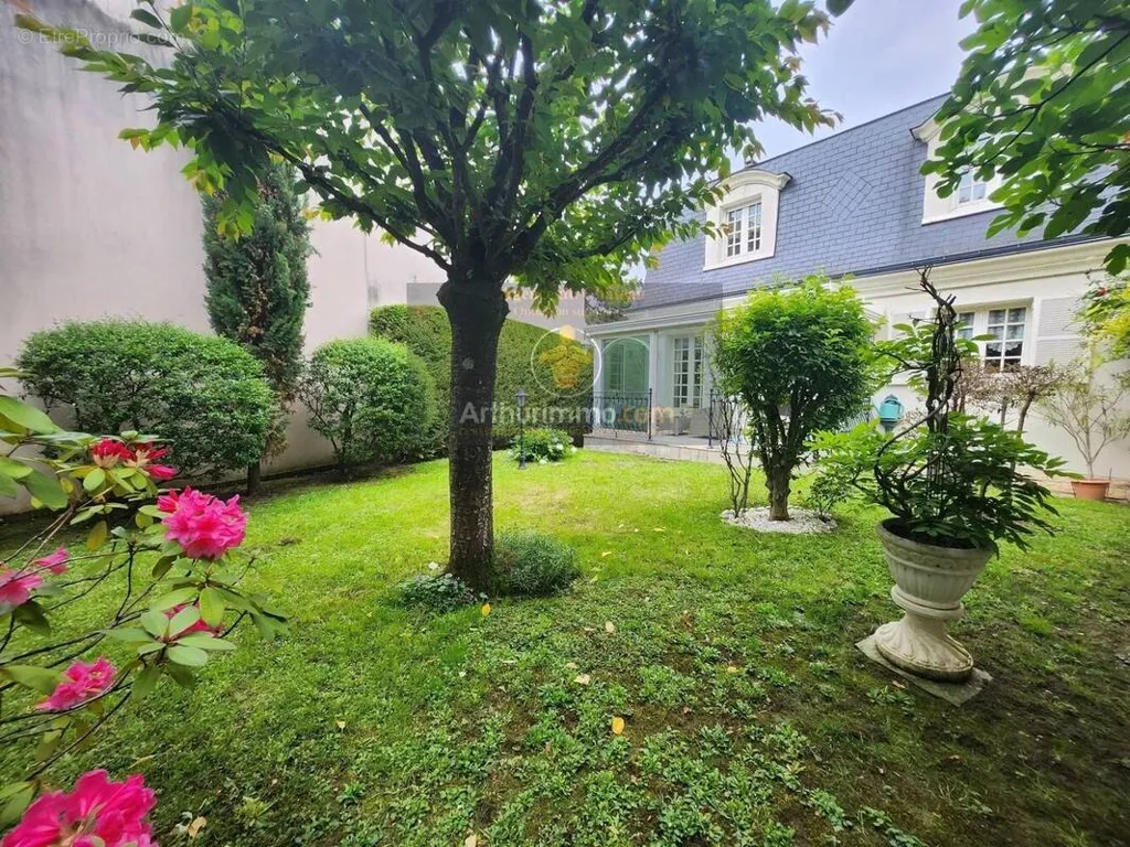 Aed - Mansart House with Garden in Chennevières-sur-Marne