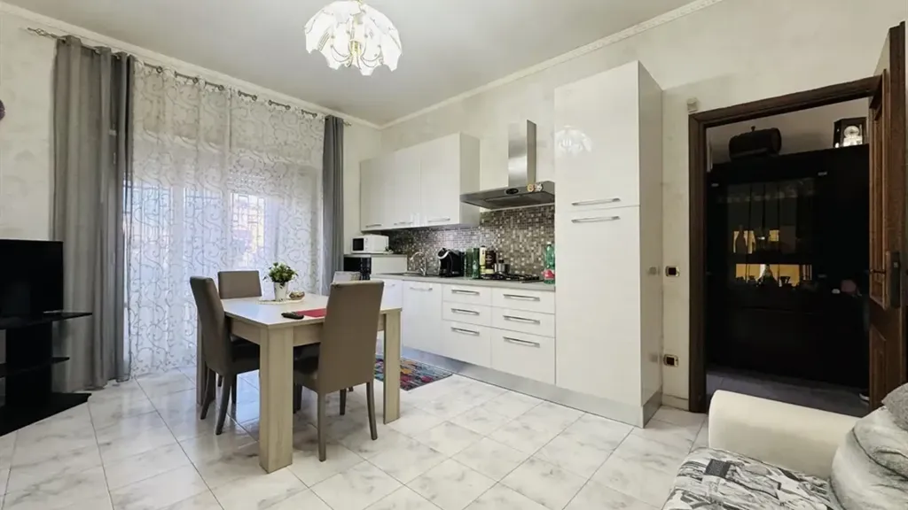 Salle à manger - Apartment with Balcony in Marino