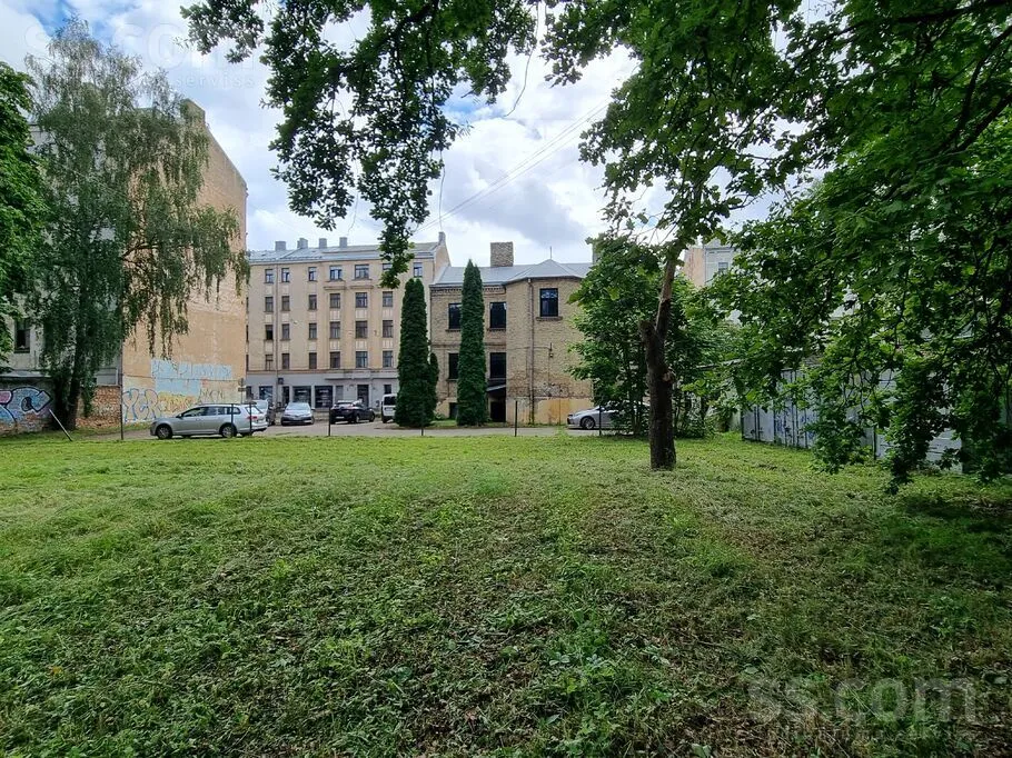 Jardin - Two-Storey Brick House with Garden in Riga Centre