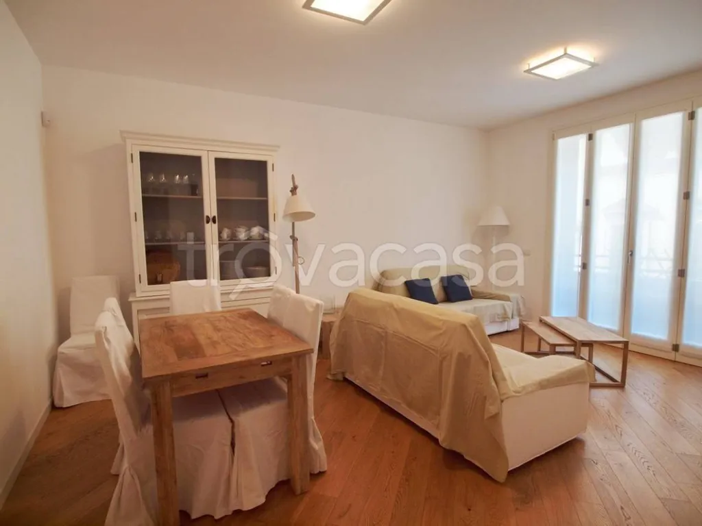 Elutuba - Fully Furnished Flat in Central Varese