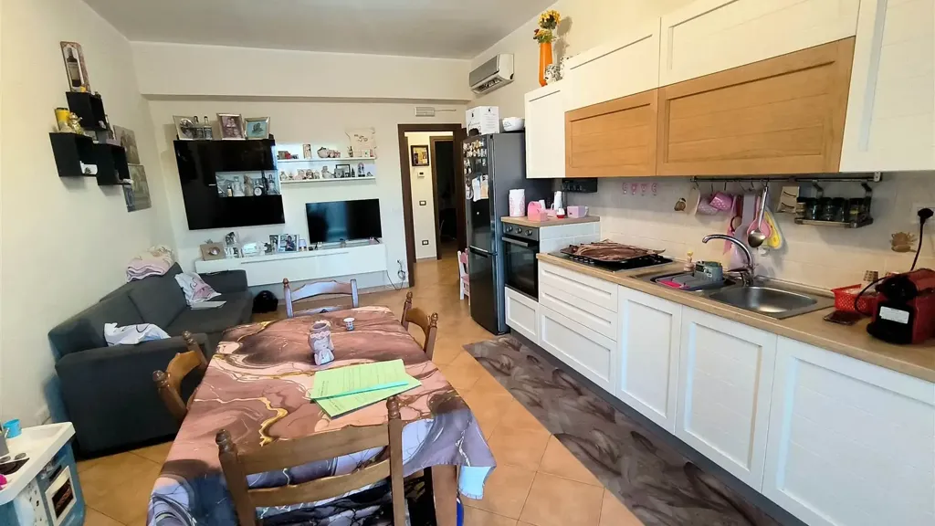 Cuisine - Ground Floor Apartment with Balcony in Messina