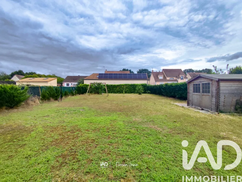 Jardin - Maison Traditionnelle avec Garage à Freneuse