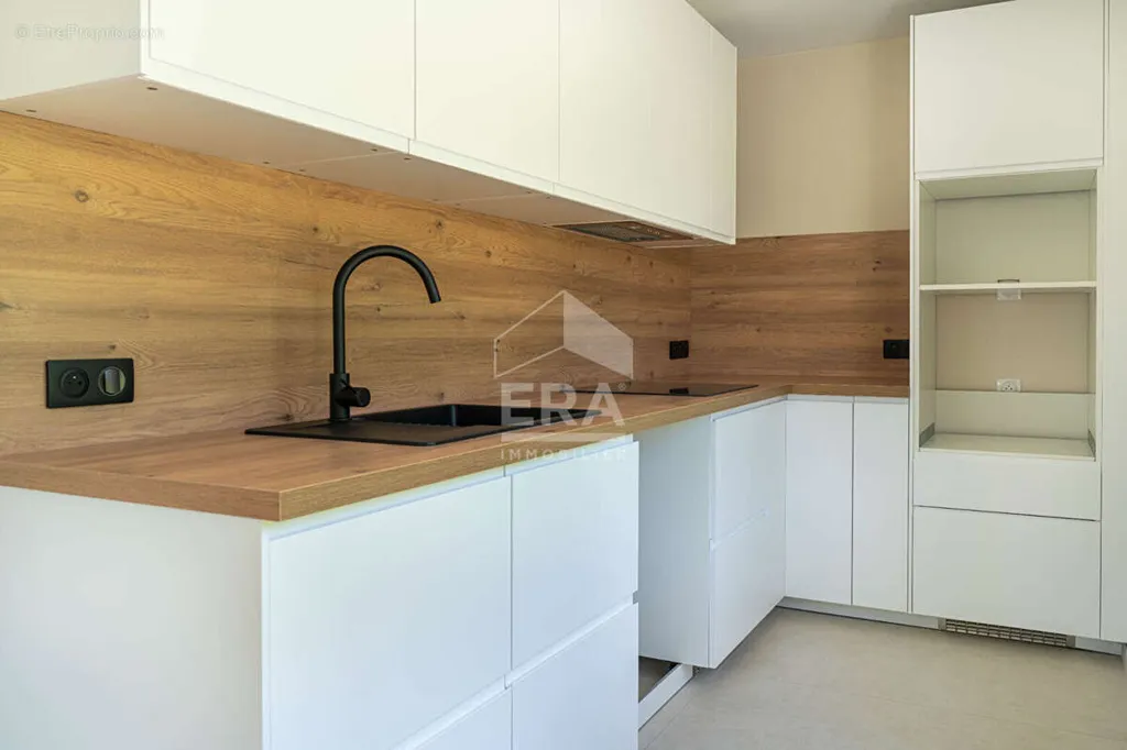 Appartement Rénové dans Ancienne Grange à Mésigny