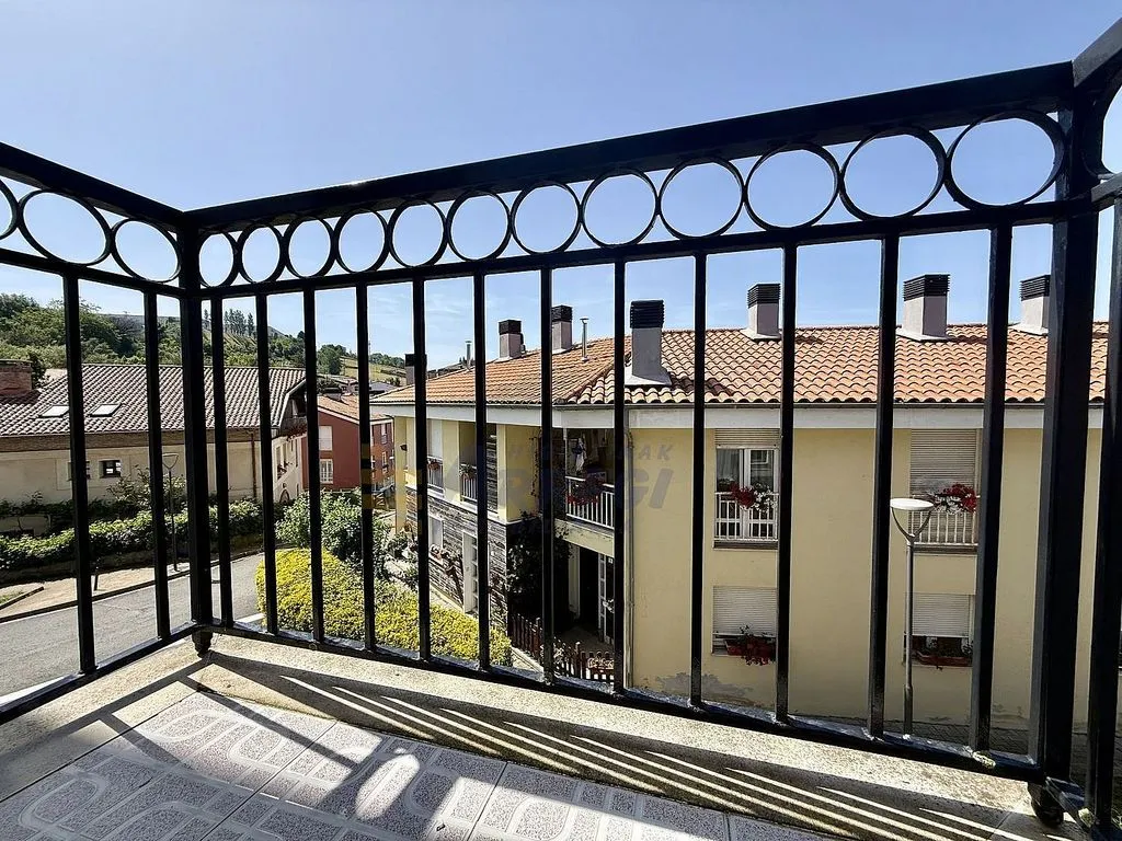Balcone - Spacious Apartment with Balconies in Itziar
