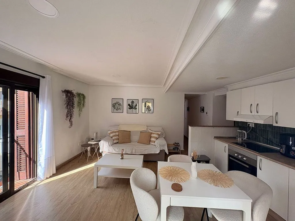 Soggiorno - Modernised Flat with Balcony in Historic Centre