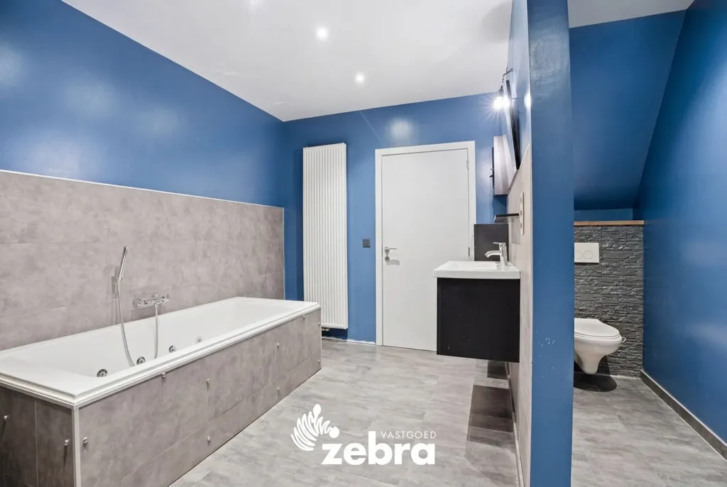 Salles de bain - Commerce et Appartement en Centre-ville à Pittem