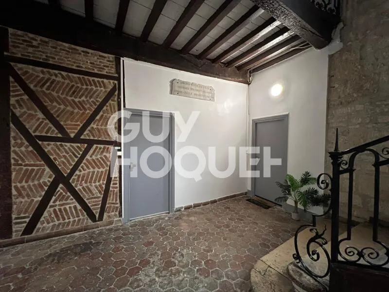 Esik - Apartment with Balcony in Laon Ville Haute