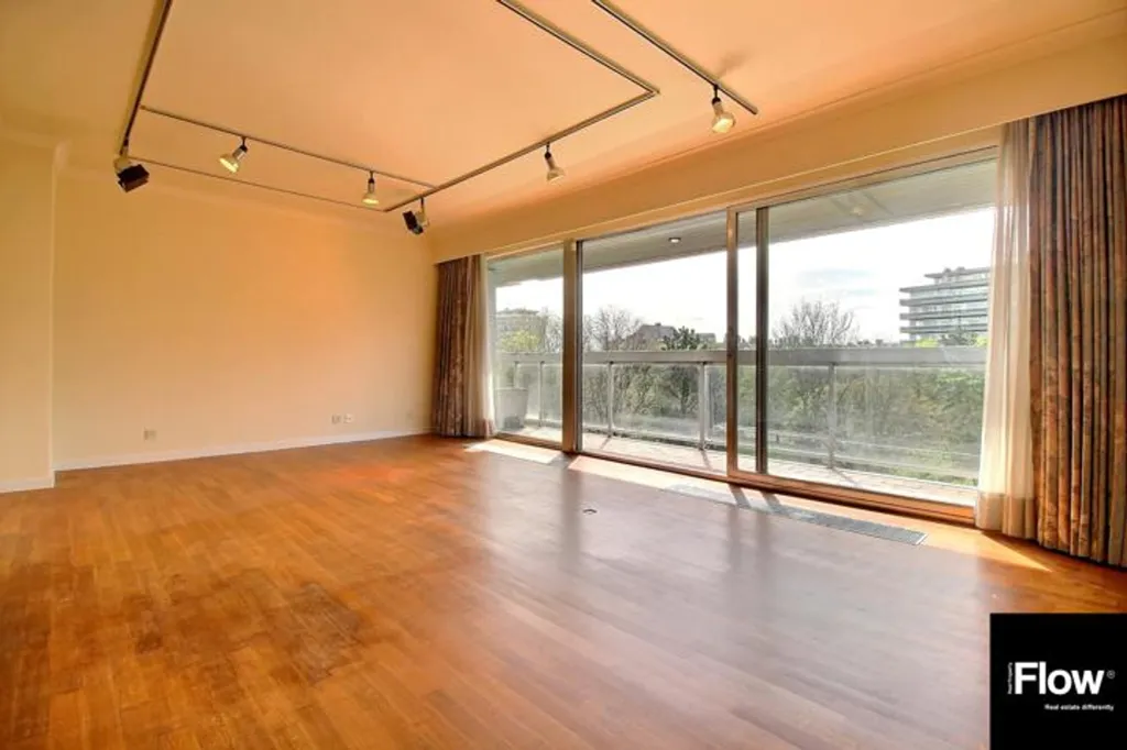3 magamistoaga korter asukohas Molenbeek-Saint-Jean
