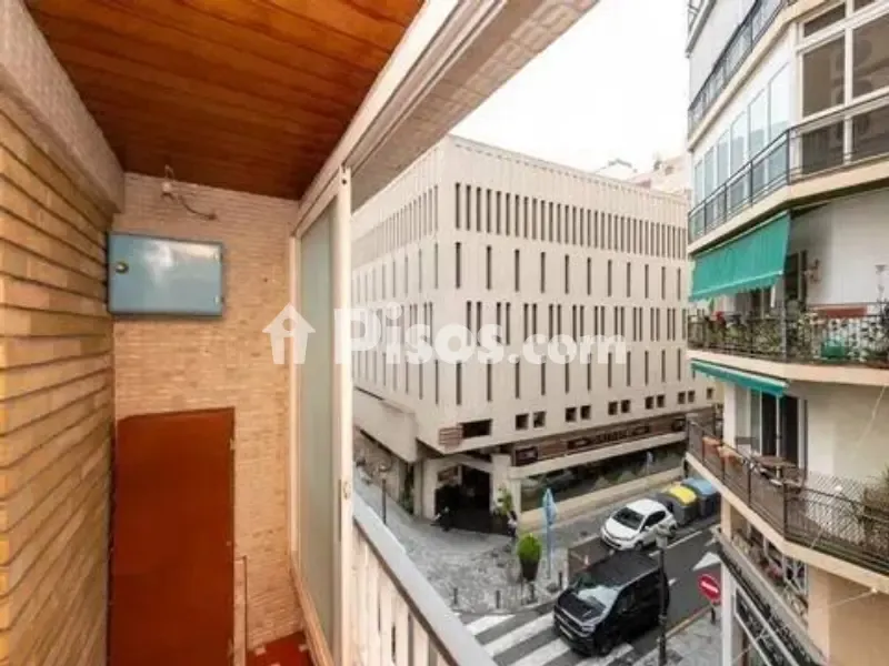Balcone - Classically Styled Flat with Balcony in Traditional Centre