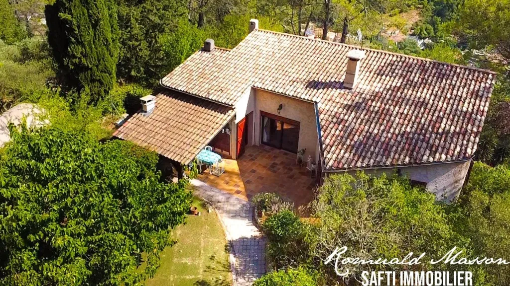 Õhuvaade - Traditional House with Pool in Belgentier