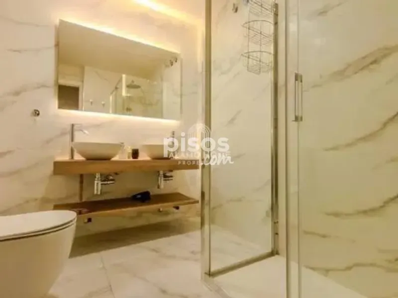 Bathrooms - Apartment with Balcony in Calle Mayor, Madrid