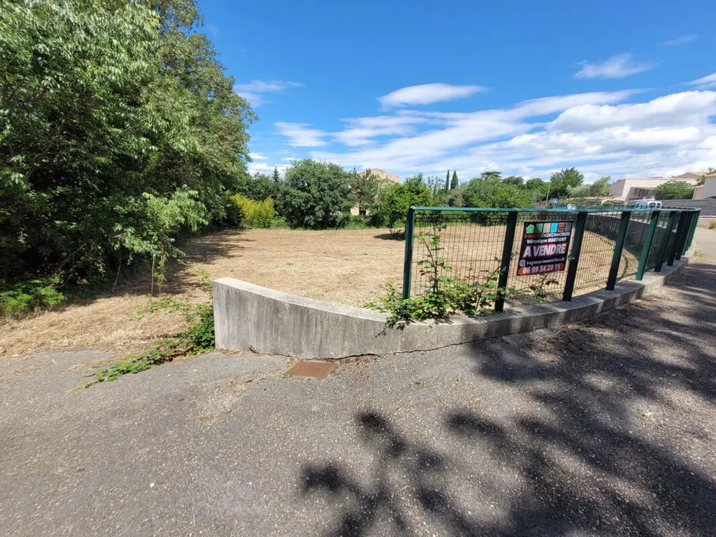 Aed - Buildable Plot with Garden in La Rouvière