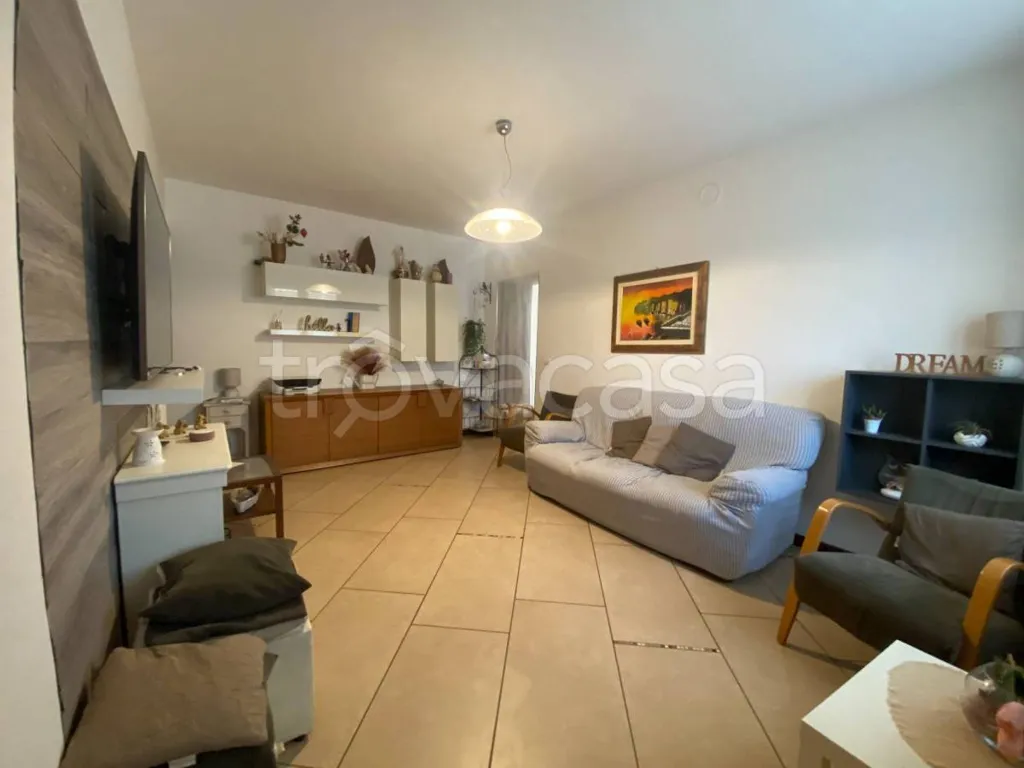 Elutuba - Rustic Villa with Private Garden in Carignano