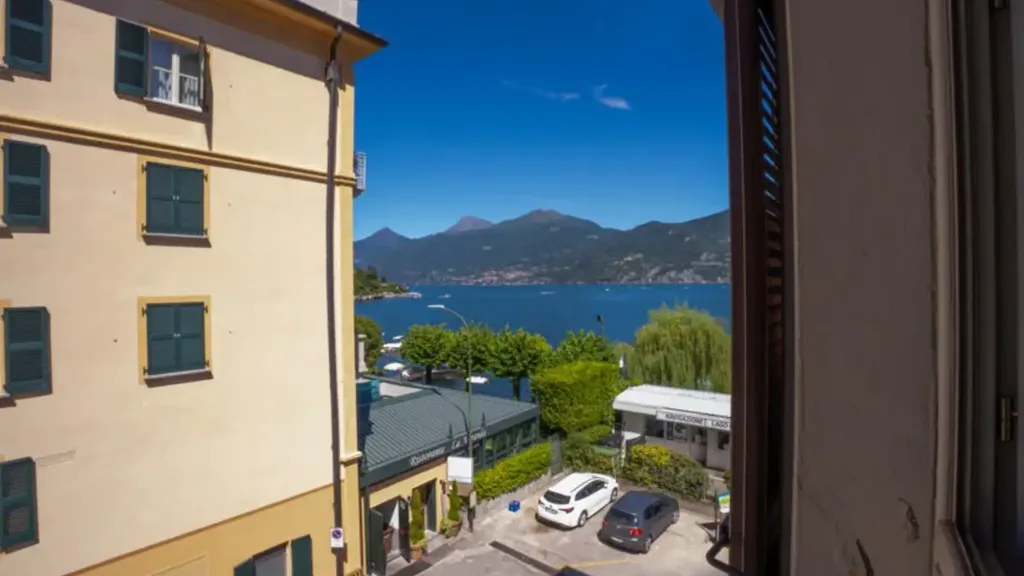 Rõdu - Lakefront Apartment with Garage in Menaggio