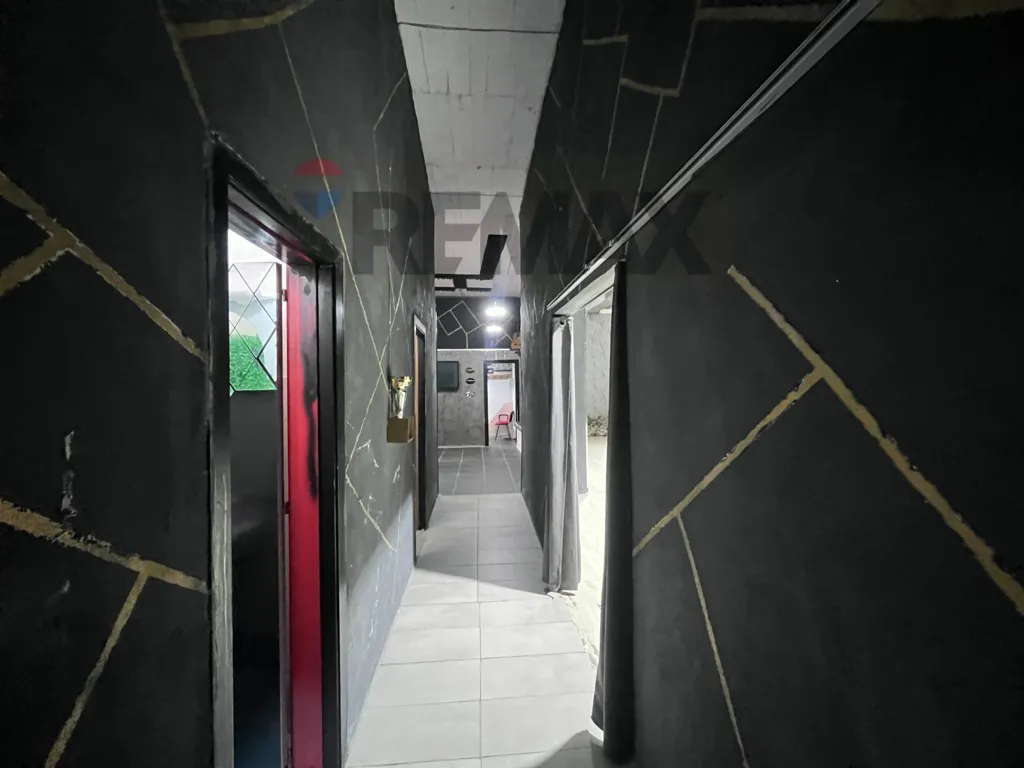 Entrée - Commercial Space with Reception in Soccavo, Naples