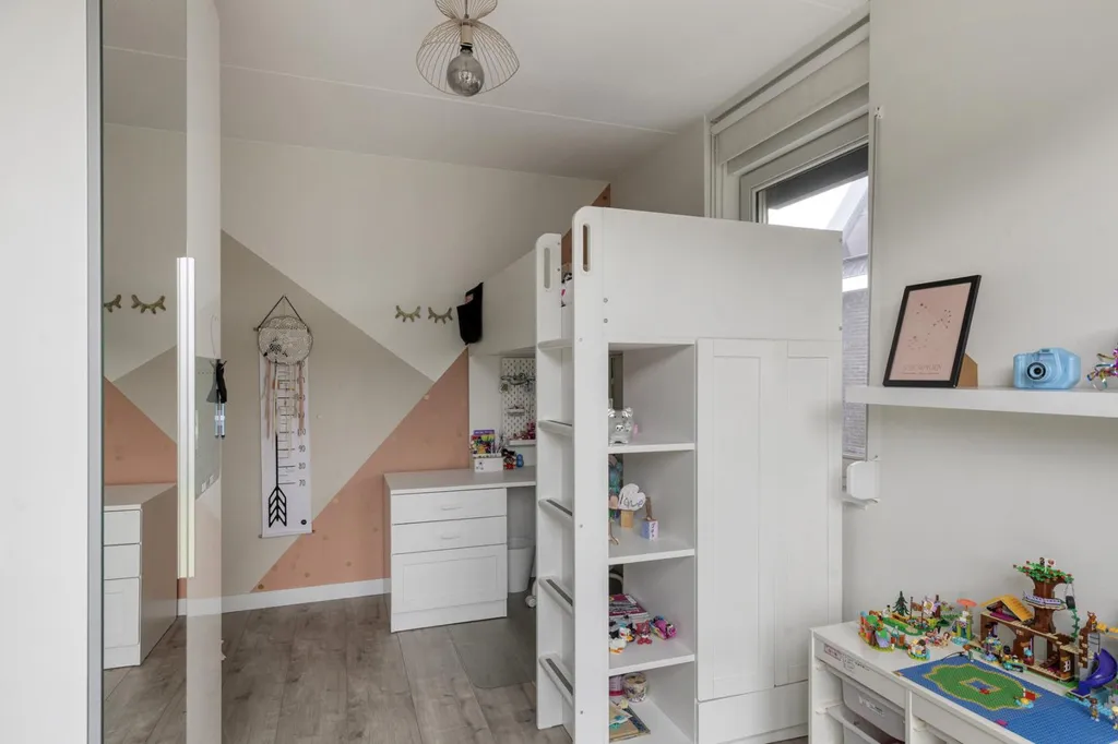 Magamistoad - Modern Corner House with Garage in Woudenberg