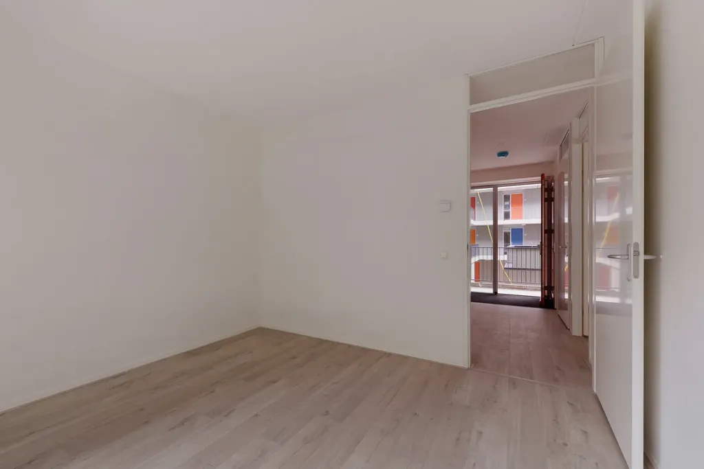 Rooms - Three-Bedroom Apartment with Balcony in Den Haag