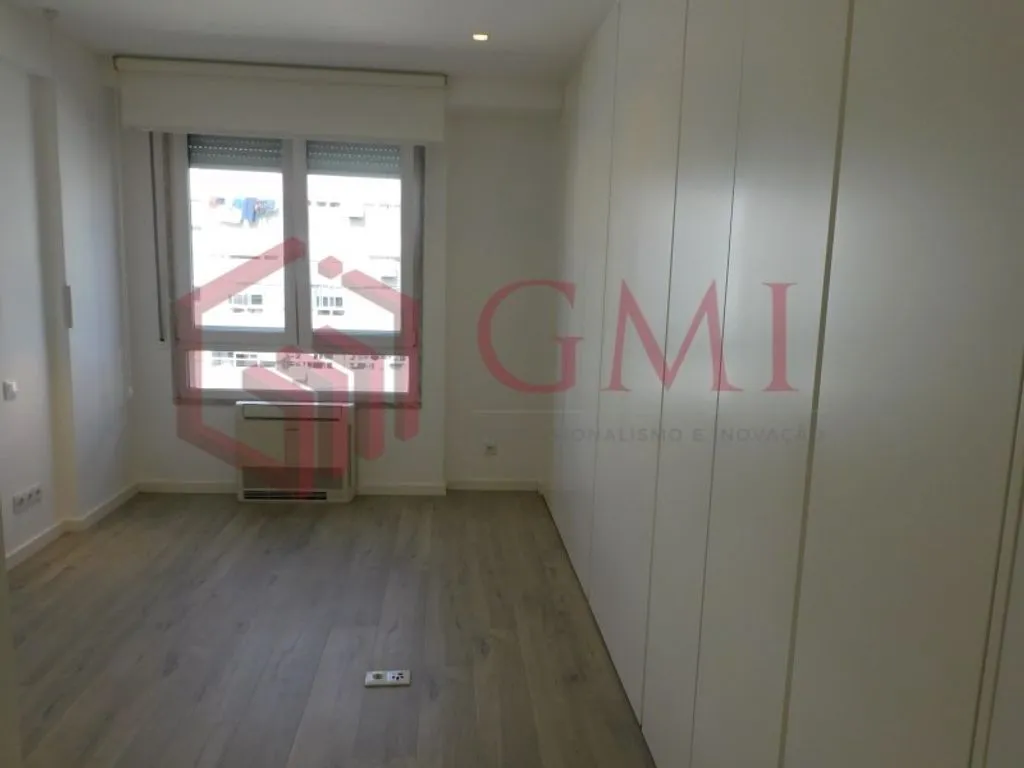 Pièces - Luxury Flat with Private Box in Loures