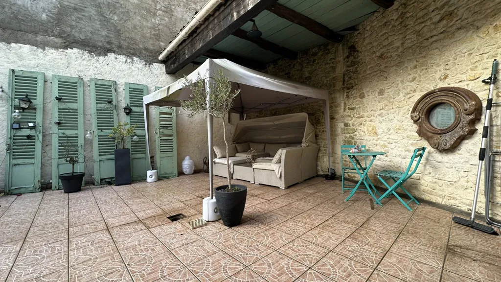 Aed - Renovated Duplex with Patio in Rochefort