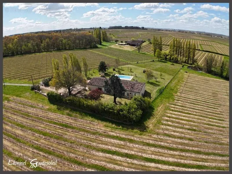 Õhuvaade - Charming Stone House with Pool in Gironde