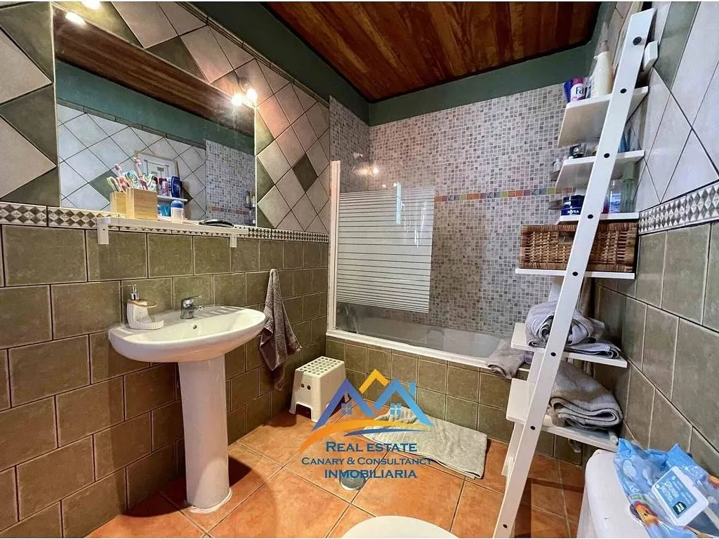 Salles de bain - Villa with Pool and Terrace in El Salobre