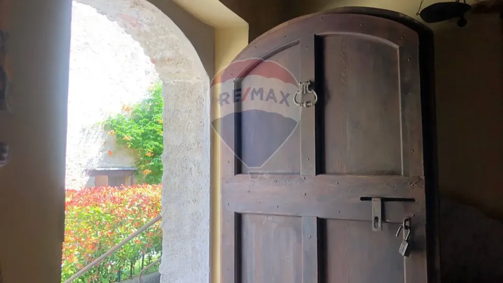 Entrée - Medieval Rustico with Income Potential in Monzambano