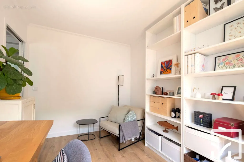 Office - Bright 4-Piece Apartment with Garden in Bougival