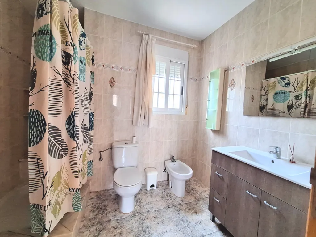 Bathrooms - Villa with Pool in Calpe Centre