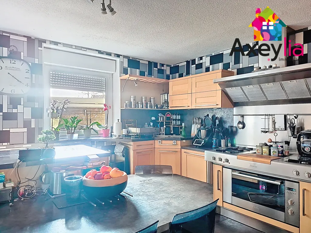 Cuisine - Maison avec Terrasse et Terrain à Charlieu