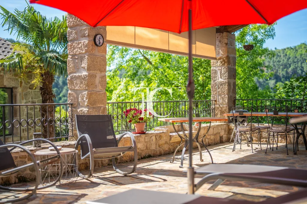 Terrasse - Maison de Village en Pierre avec Piscine à Lablachère